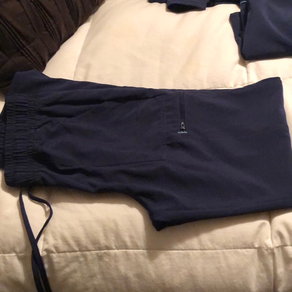 2 PR women’s scrubs sets selling together - Picture 4 of 4